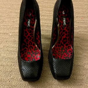 Black square toes heels